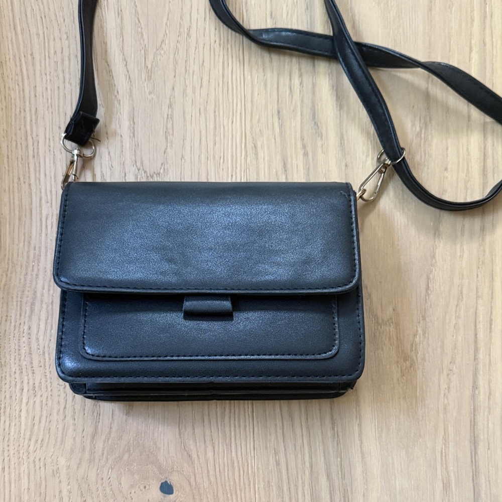 Elegant Black Crossbody Bag